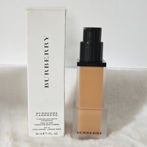 Burberry Cashmere Flawless Soft-Matte Foundation Almond No.43 30ml New Tester